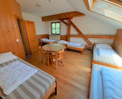 Jugendhaus Berghof - Mehrbettzimmer mit Bad, 1. Stock