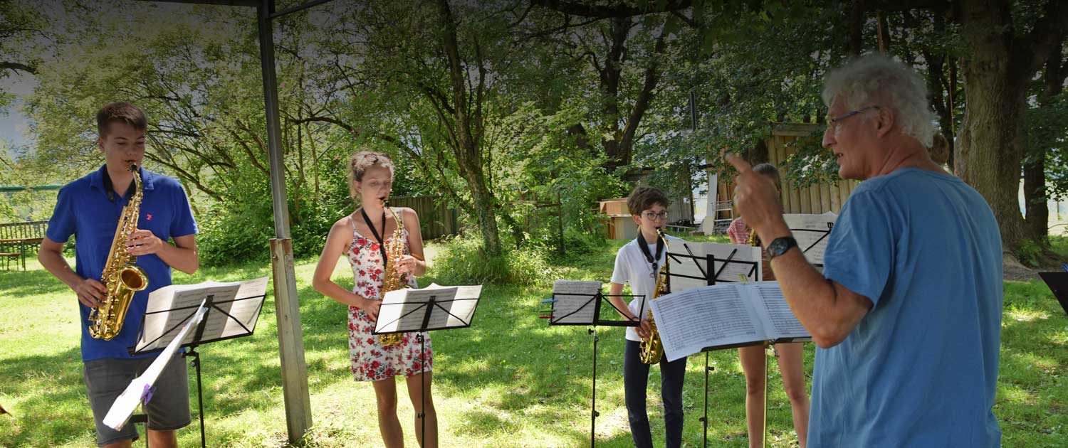 BigBand-Probe im Gastgarten vom Jugendhaus Agatharied